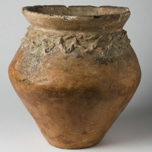 0070. Vasija con decoración de cordones. Sena (Huesca). 750-500 a.C. Inv. 02030