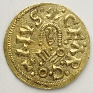 0720. Tremissis de Cesaracosta (Zaragoza), reverso, acuñado por Sisebuto (612-621). Inv. 54254