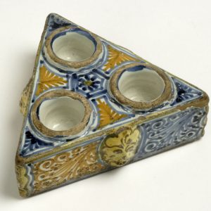 1560. Especiero en cerámica. Talavera d ela Reina (Toledo). Siglo XVIII