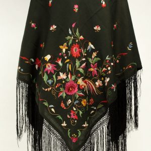 1730. Mantón de merino de seda bordado, siglo XX