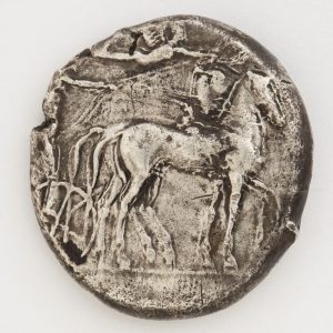 Tetradracma de Siracusa, reverso. Plata. Grecia. 450-439 a.E. Inv. 08122.