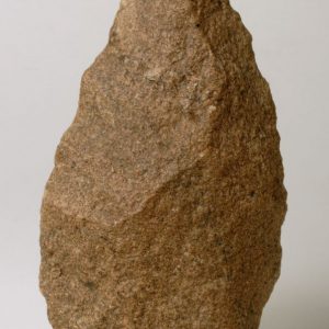 Bifaz. Granito. Paleolítico inferior. 100.000 a.E. Ismila (Tanzania). Inv. 50146.