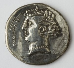 Dracma de Rode (Rosas, Gerona), anverso. Plata. Grecia. 350-250 a.E. Inv. 08004.