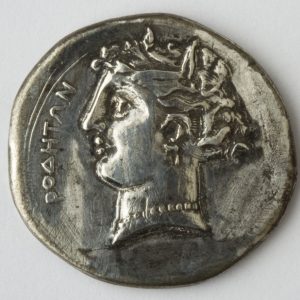 Dracma de Rode (Rosas, Gerona), anverso. Plata. Grecia. 350-250 a.E. Inv. 08004.