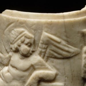 0450. Pyxis de hueso con representación de Eros. Bilbilis (Calatayud). Siglo I d.C. Inv. 51200