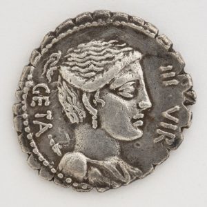 Denario de la familia Hosidia, anverso. Plata. Roma. 68 a.E. Inv. 08410.