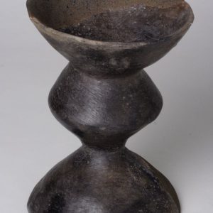 Soporte. Cerámica. Primera Edad del Hierro. 650-550 a.E. Burrén y Burrena (Fréscano, Zaragoza). Inv. 50156.
