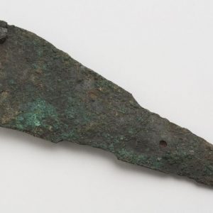 Puñal de remaches. Bronce. Edad del Bronce. 1850-1000 a.E. Cueva de Los Encantados (Belchite, Zaragoza). Inv. 27757.