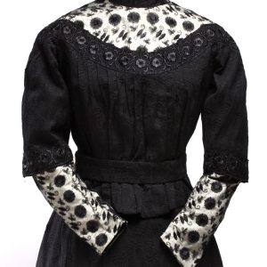 Traje de novia. Raso, encaje y algodón. 1911. Zaragoza. Detallel. Inv. 54230.