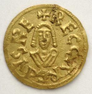 Tremissis de Recaredo. Cesaracosta (Zaragoza), anverso. Oro. Reino visigodo de Toledo. 586-601. Inv. 54252.
