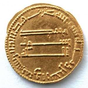 Dinar de Abu Yafar al-Mansur, anverso. Oro. Califato de Bagdad. 765. Inv. 52197.