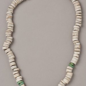Collar. Piedra. Neolítico final. 3000 a.E. Mina Vallfera (Mequinenza, Zaragoza). Inv. 50526.