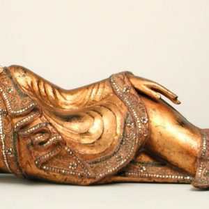 Buda reclinado. Madera dorada. S. XIX. Birmania. Inv. 48987