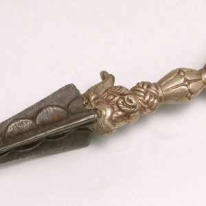 Puñal ritual (Phur-Bu)- Bronce, hierro. S. XVII-XVIII. Tibet. Inv. 49032