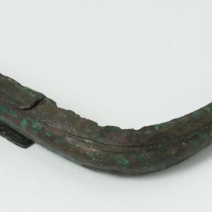 Estrígil. Bronce. 0-50. Colonia Celsa (Velilla de Ebro, Zaragoza). Inv. 48808
