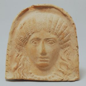 Antefija de cerámica de El Convento (Mallén, Zaragoza), Siglos I-II d.C. NIG 5088