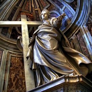 Estatua Santa Elena en San Pedro del Vaticano. Flickr.com