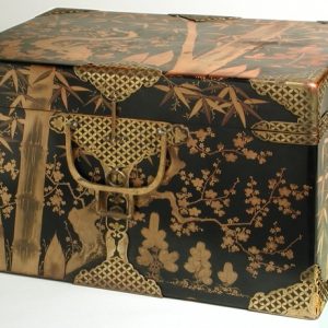 Arcón, laca japonesa urushi. Periodo Meiji (Fot. J. Garrido)