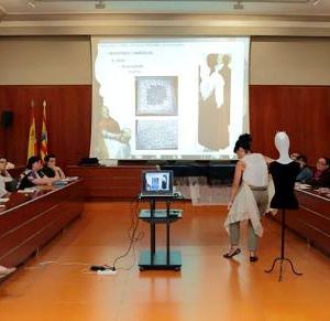 Colocación de mantones (Fot. J. Garrido)