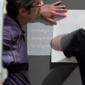 Colocación de textos (Fot. E. Santos)