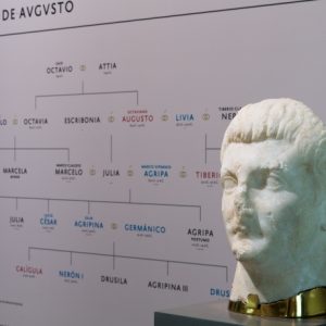 Druso delante de la genealogia augústea (Fot. E. Santos)