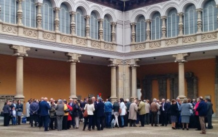 Recepción de los invitados en el patio de Museo  