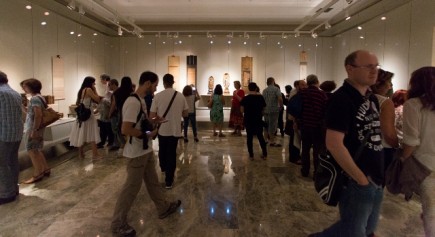 Visitando la exposición de Hirosigue (Fot. J. Garrido)