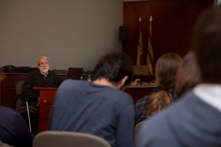 El Dr. Miguel Beltrán dirige este curso (Fot. J. Garrido)