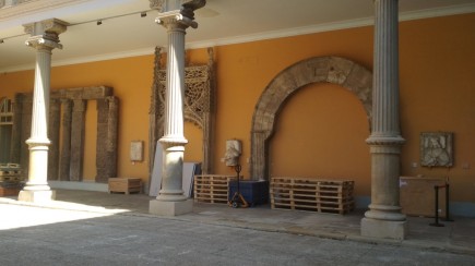 Retirada de la obras del patio. Foto: Museo de Zaragoza