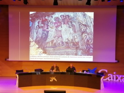 Juan Paz y Manuel Martín Bueno en la comunicación sobre el mosaico de La Malena. Foto: Museo de Zaragoza.