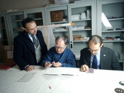 Antonio Clemente, Ôkawa Chikô y Marcos Sala visitando el área de reserva de oriental. Foto: Difusión Museo de Zaragoza.