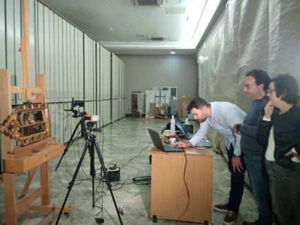 Detalle del proceso de fotografía infrarroja con el equipo del Instituto Valenciano de Conservación, Restauración e Investigación y Álava Ingenieros. Foto: Difusión Museo de Zaragoza.