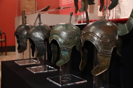 Presentación de los cascos celtibéricos de Aratis en el museo. Foto: Luis Correas. Gobierno de Aragón.