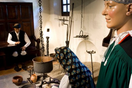 Cocina ansotana. Sección de etnología. Sede de etnología. Casa pirenaica. Foto: José Garrido. Museo de Zaragoza.