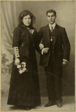 Estanislada Gasca y Teodoro Martínez  en día de su boda, 1910. Foto: José Garrido. Museo de Zaragoza.