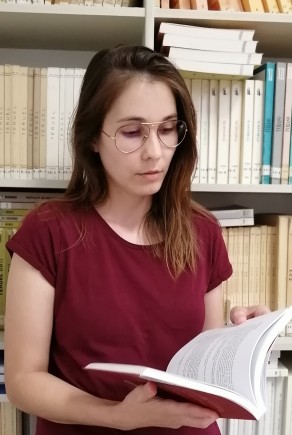 Lorena Menéndez en la biblioteca. Museo de Zaragoza. Lorena Menéndez en la biblioteca. Museo de Zaragoza.