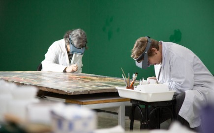 Intervención del retablo de la Santa Cruz de la iglesia de Blesa. Foto: José Garrido. Museo de Zaragoza.