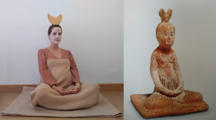 Fotografía ganadora del reto Entre arte y cuarentena. Mingqi “Dama sentada” por María Bayón Fotografía ganadora del reto Entre arte y cuarentena. Mingqi “Dama sentada” por María Bayón