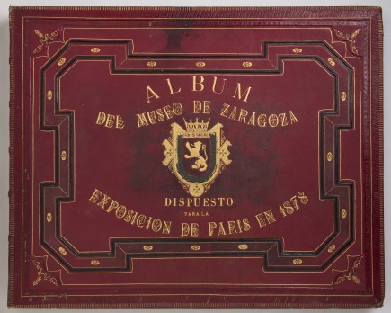 Álbum del Museo de Zaragoza dispuesto para la exposición de París en 1878. Foto: José Garrido. Museo de Zaragoza.