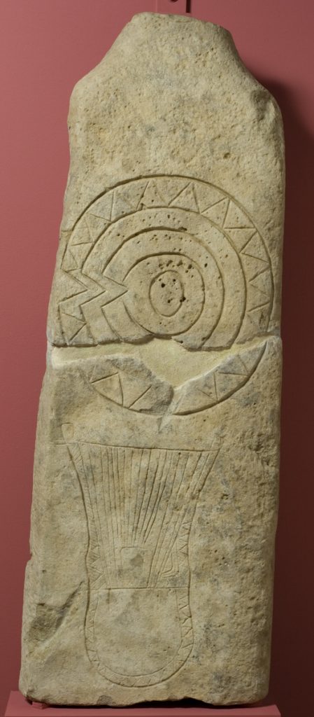 Estela antropomorfa. Piedra. Primera Edad del Hierro. 850-750 a.E. La Tiñica (Valpalmas, Zaragoza). Inv. 00601.