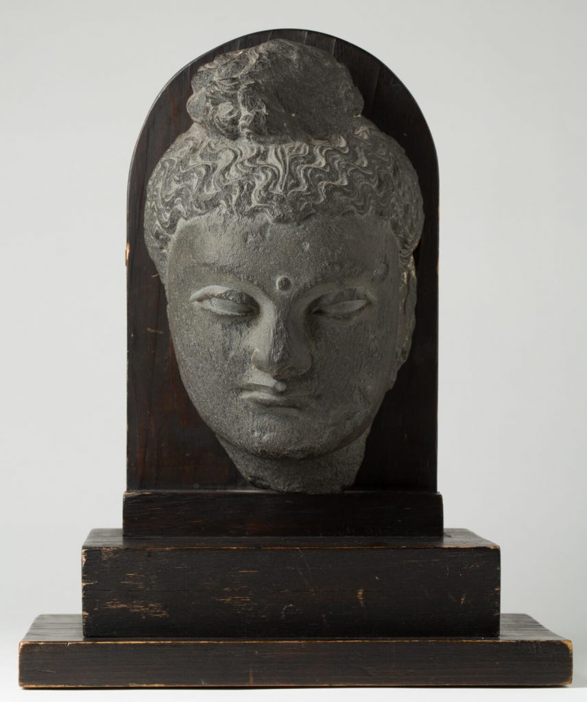 Cabeza de Buda de Gandhara. Pizarra. Gandhara (Pakistán). S. III.