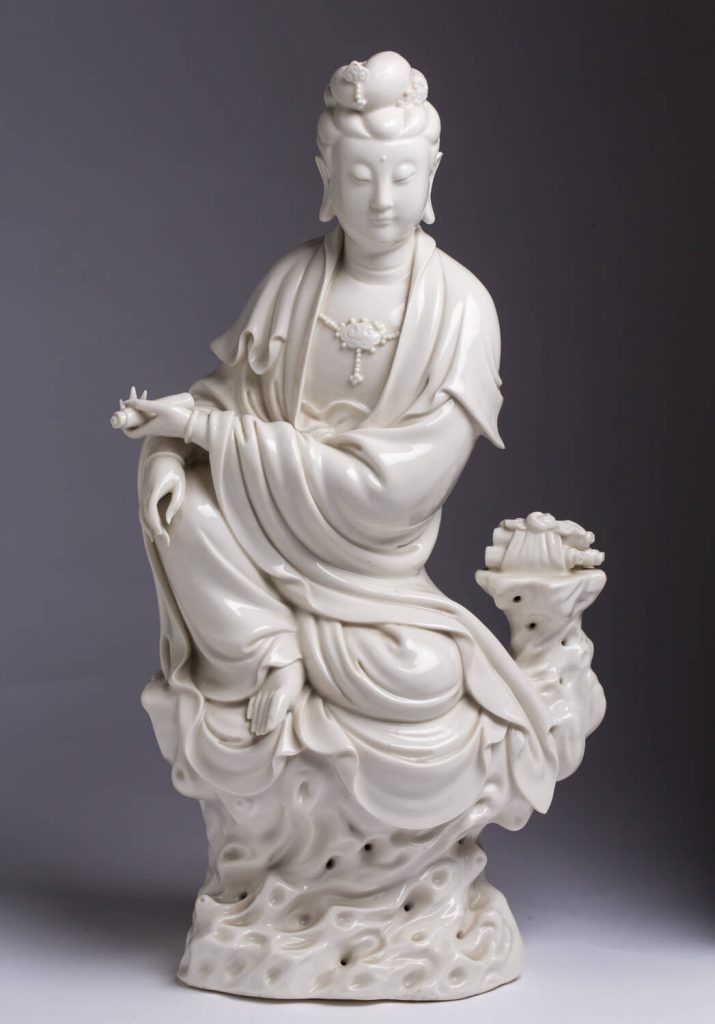 Diosa Guanyin. Porcelana blanco de china. China. S. XX.