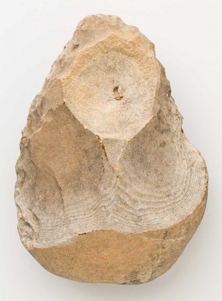 Bifaz. Sílex. Paleolítico Inferior - Achelense. 100.000 BP. Comarca del Campo de Belchite. NIG-56993