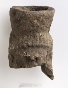 Cabeza femenina de terracota procedente del Cabezo de Monleón, Caspe. Foto: J.Garrido. Museo de Zaragoza.