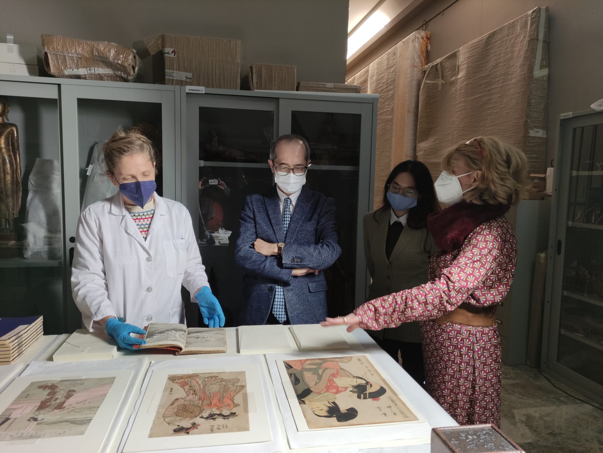 Visita del cónsul de Japón en Barcelona al museo. Foto: C.Gallego. Museo de Zaragoza.