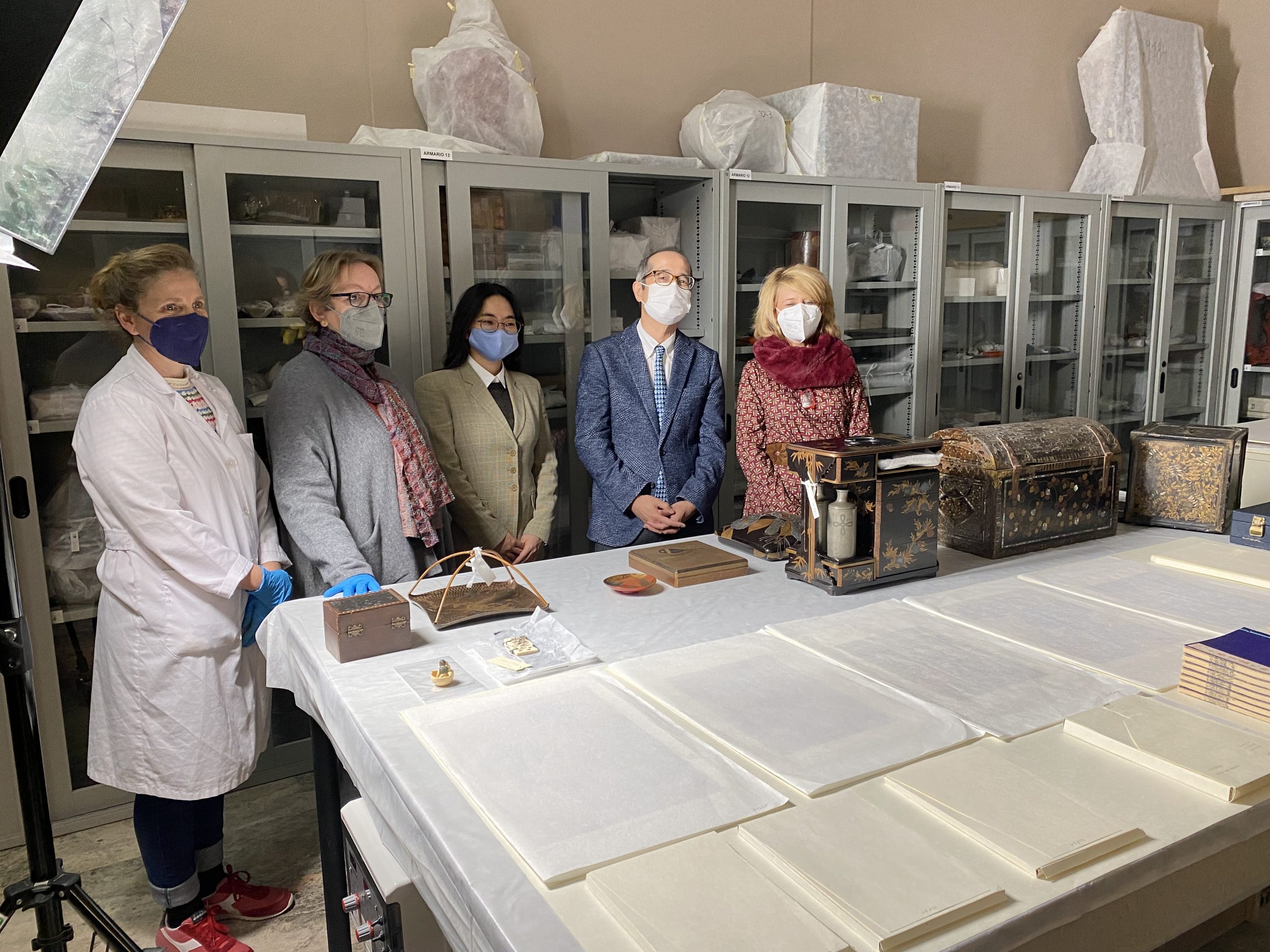 Visita del cónsul de Japón en Barcelona al museo. Foto: P.Blanco. Museo de Zaragoza.