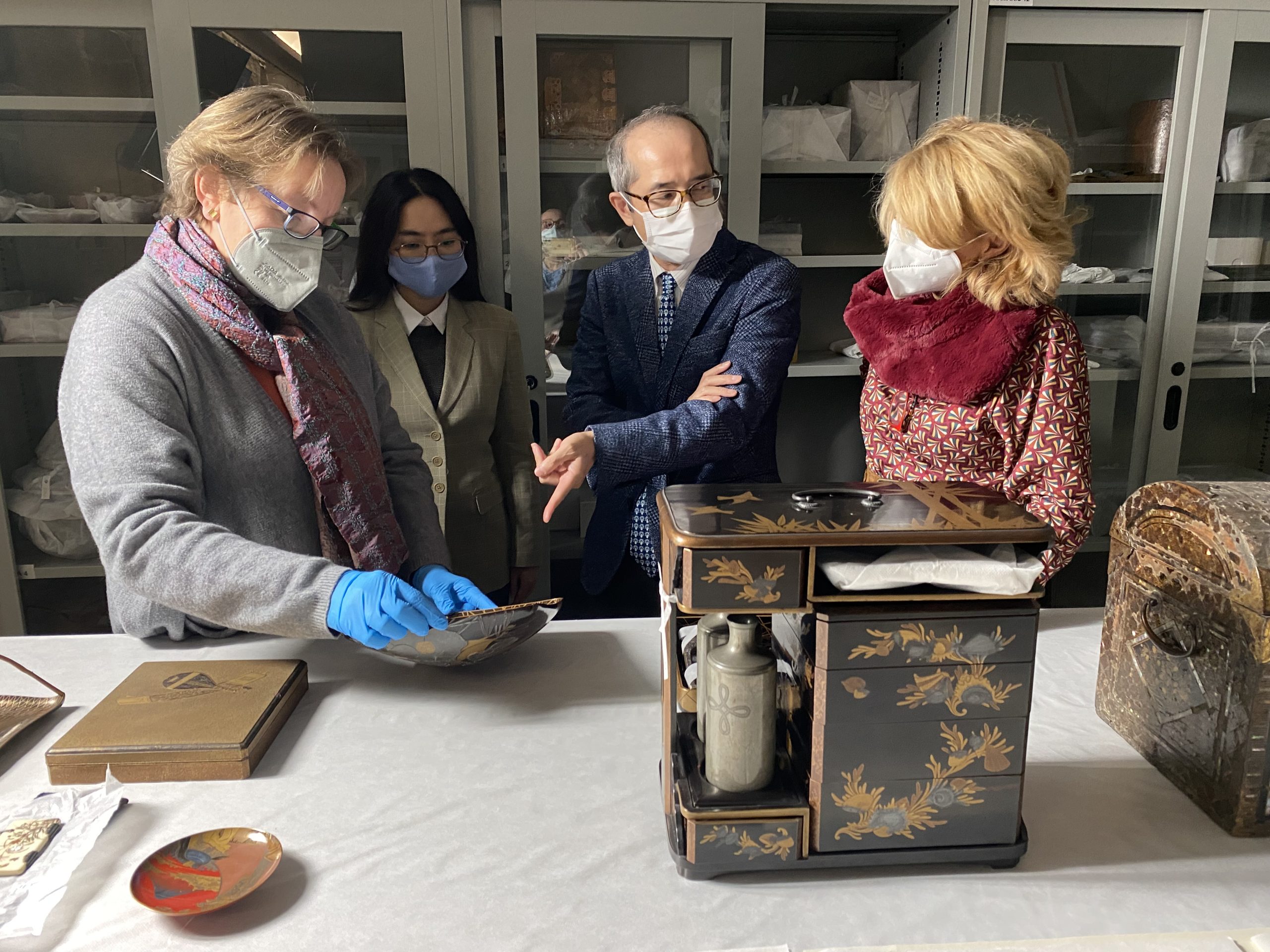 Visita del cónsul de Japón en Barcelona al museo. Foto: P.Blanco. Museo de Zaragoza.