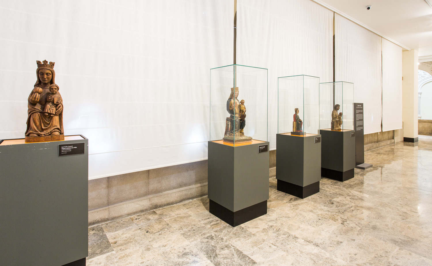Mujeres santas en el Museo de Zaragoza. Foto: J.Garrido. Museo de Zaragoza