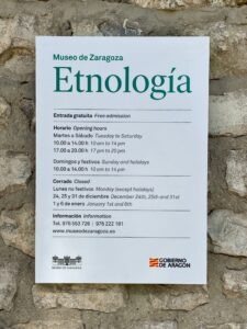 Entrada etnología con nueva cartelería. Foto: P. Blanco. Museo de Zaragoza.